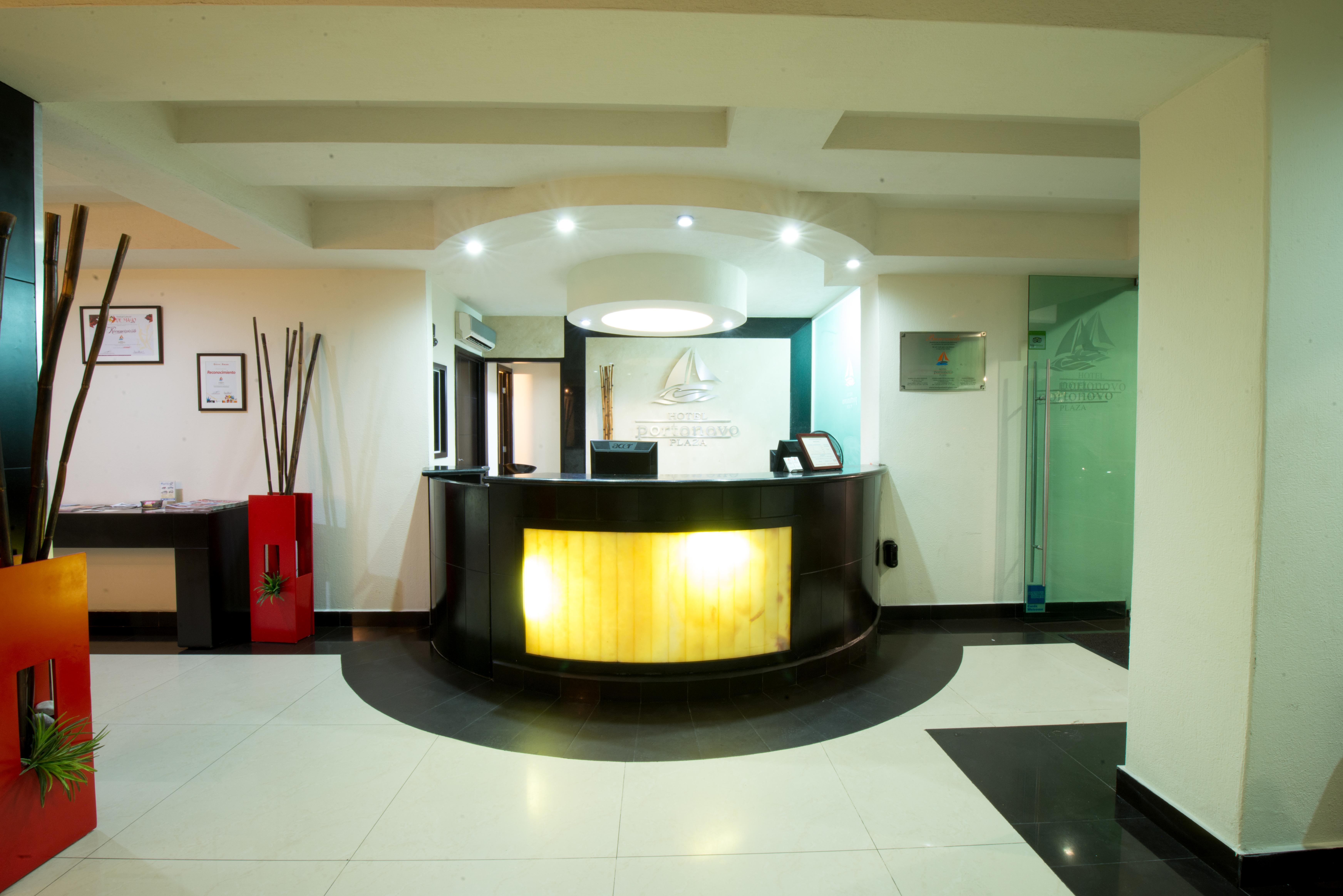 Hotel Portonovo Plaza Malecon Пуэрто-Вальярта Экстерьер фото