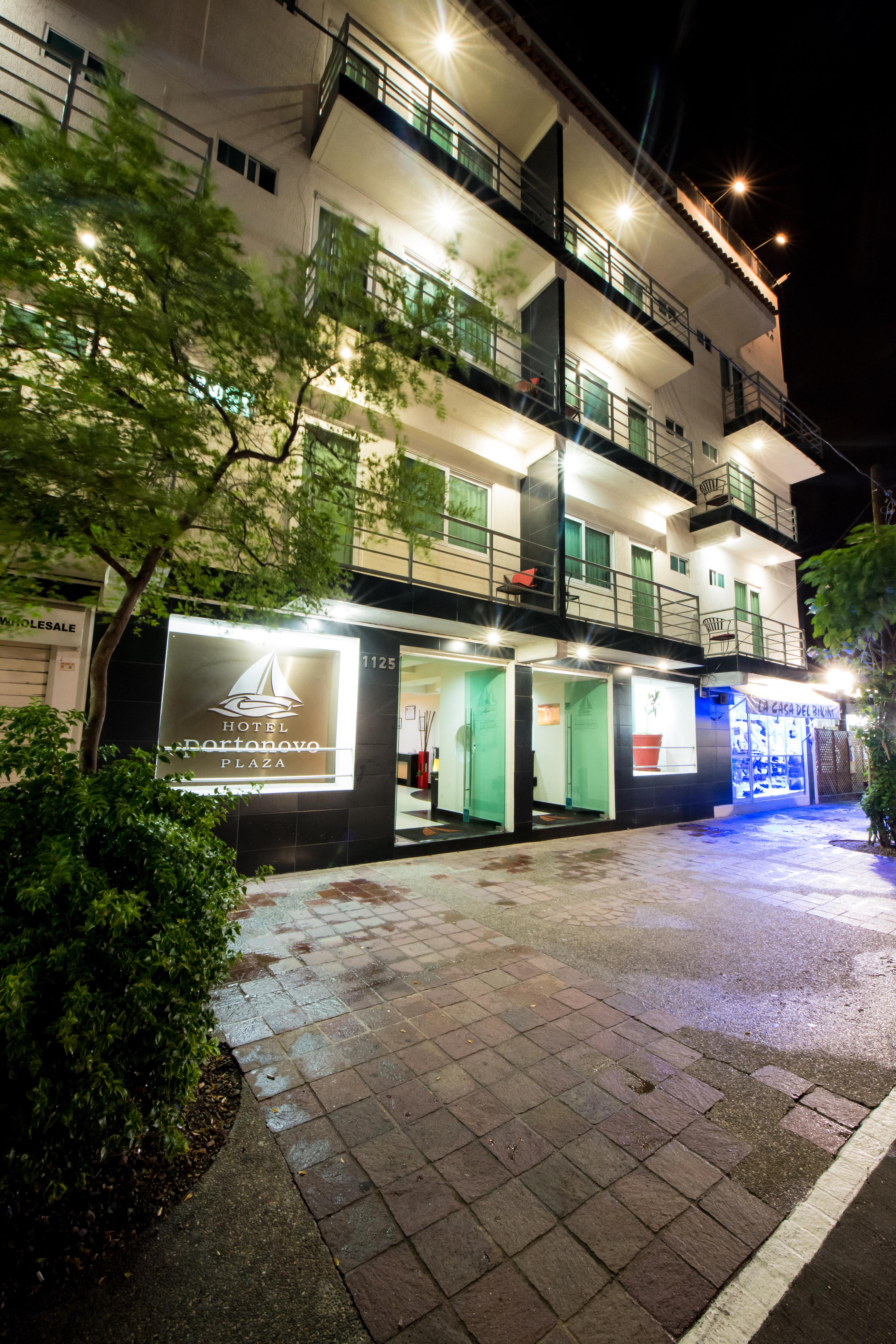 Hotel Portonovo Plaza Malecon Пуэрто-Вальярта Экстерьер фото
