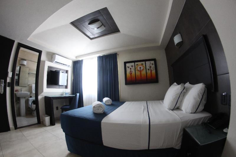 Hotel Portonovo Plaza Malecon Пуэрто-Вальярта Номер фото